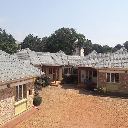 Prestige Resort Cottages Entebbe Exteriör bild