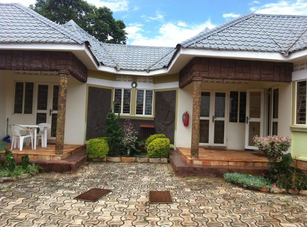 Prestige Resort Cottages Entebbe Exteriör bild