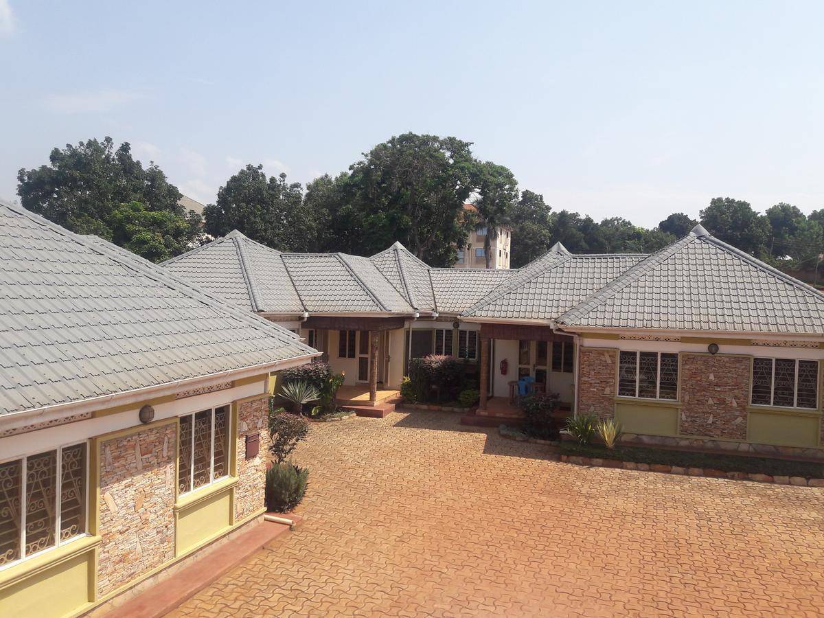 Prestige Resort Cottages Entebbe Exteriör bild