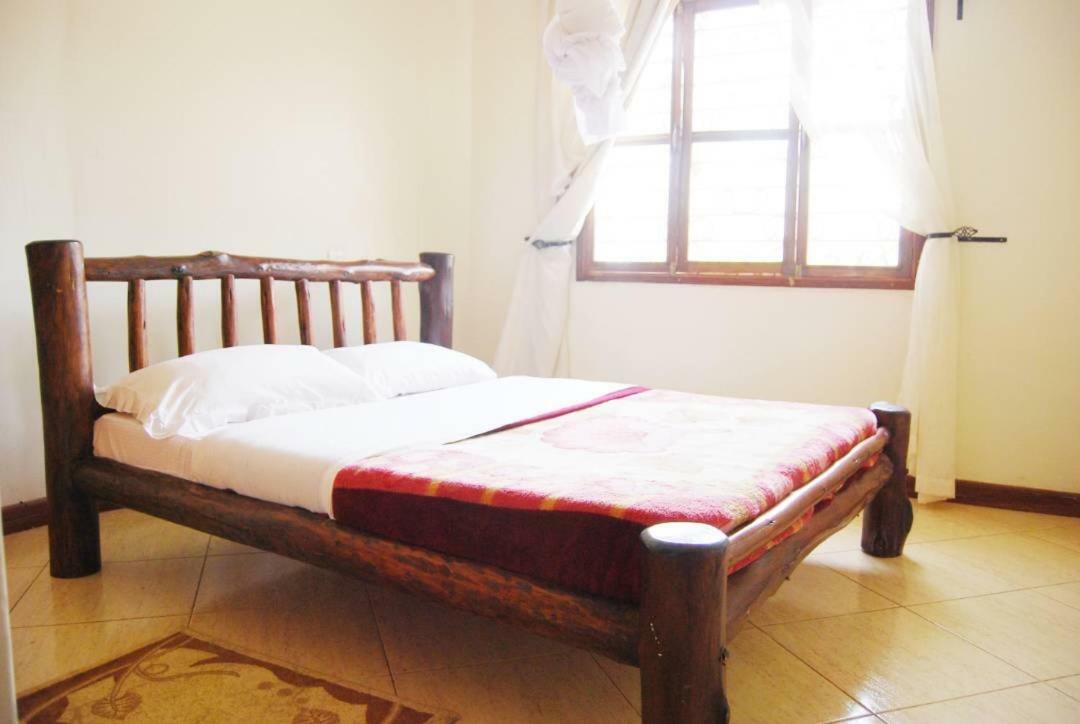 Prestige Resort Cottages Entebbe Exteriör bild